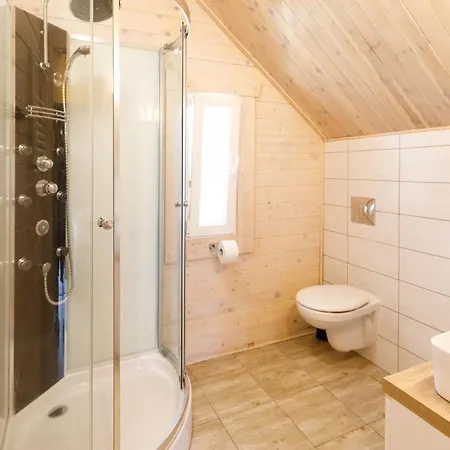 Collins Устроне-Морске