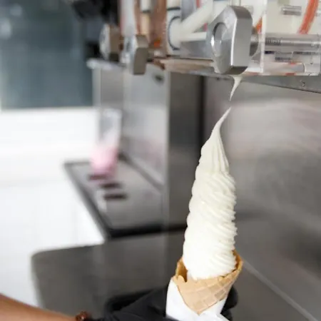 Collins Устроне-Морске