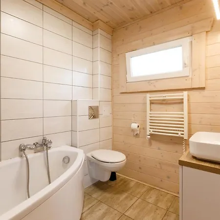 Collins * Устроне-Морске