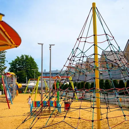 Collins Устроне-Морске